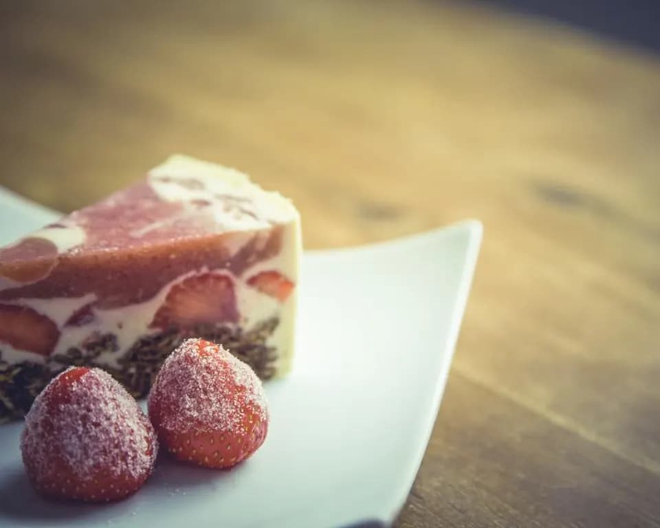 Bolo de morango no pote